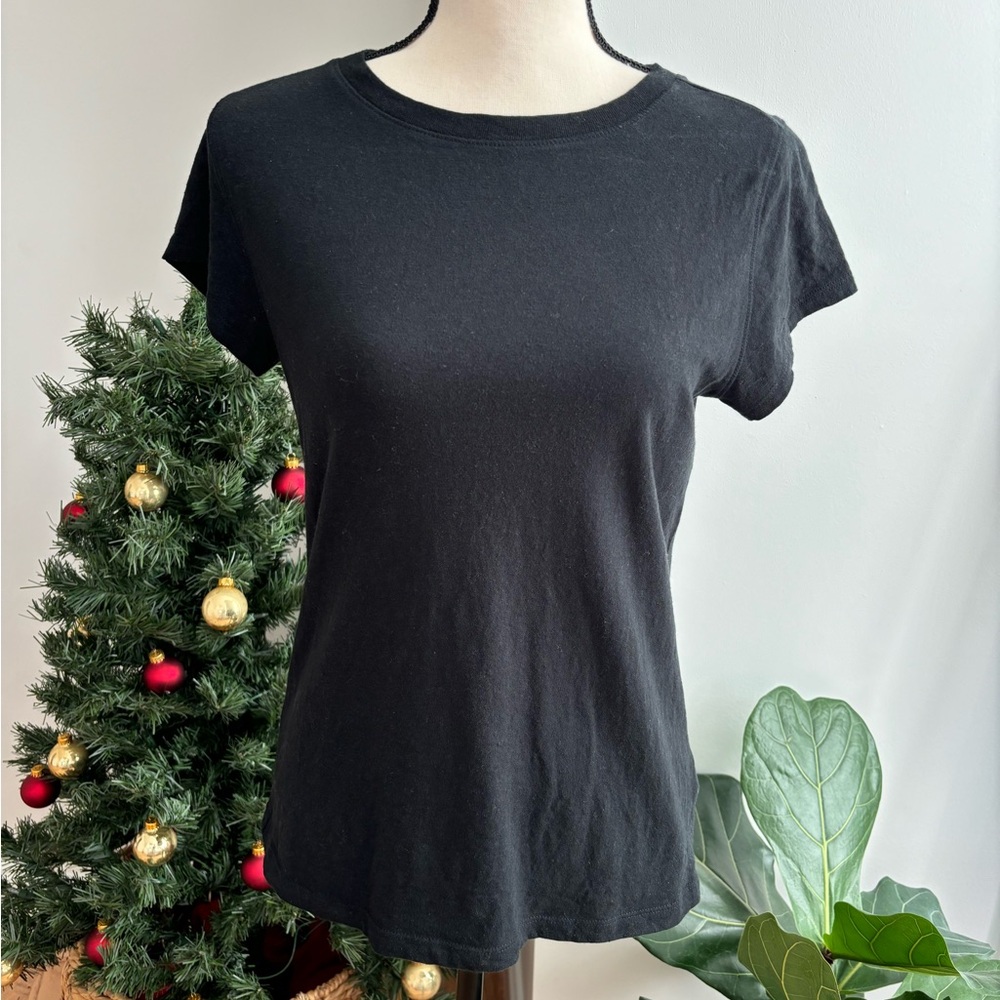 Universal Thread women’s solid black round neck short sleeve shirt size small